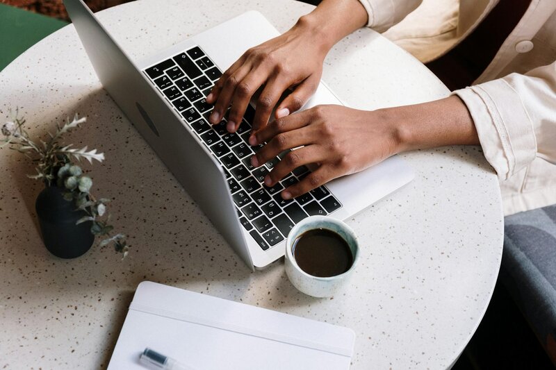 Internetseiten, Digitalisierung, KI, Suchmaschinenoptimierung, Social Media und Online Marketing. Viucom Digitalagentur in Freilassing bei Salzburg im Berchtesgadener Land.