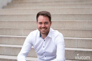 Dipl.-Ing. Simon Back - Geschäftsführer und technischer Leiter der Viucom Digitalagentur in Freilassing bei Salzburg im Berchtesgadener Land | © Dipl.-Ing. Simon Back - Geschäftsführer und technischer Leiter der Viucom Digitalagentur in Freilassing bei Salzburg im Berchtesgadener Land Dipl.-Ing. Simon Back - Geschäftsführer und technischer Leiter der Viucom Digitalagentur in Freilassing bei Salzburg im Berchtesgadener Land | © Dipl.-Ing. Simon Back - Geschäftsführer und technischer Leiter der Viucom Digitalagentur in Freilassing bei Salzburg im Berchtesgadener Land