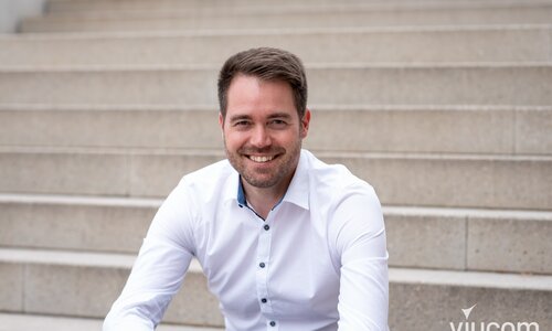 Dipl.-Ing. Simon Back - Geschäftsführer und technischer Leiter der Viucom Digitalagentur in Freilassing bei Salzburg im Berchtesgadener Land | © Dipl.-Ing. Simon Back - Geschäftsführer und technischer Leiter der Viucom Digitalagentur in Freilassing bei Salzburg im Berchtesgadener Land Dipl.-Ing. Simon Back - Geschäftsführer und technischer Leiter der Viucom Digitalagentur in Freilassing bei Salzburg im Berchtesgadener Land | © Dipl.-Ing. Simon Back - Geschäftsführer und technischer Leiter der Viucom Digitalagentur in Freilassing bei Salzburg im Berchtesgadener Land